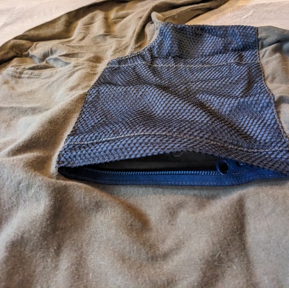 Urban Outfitters tech long sleeve shirt - Picture 3 of 4